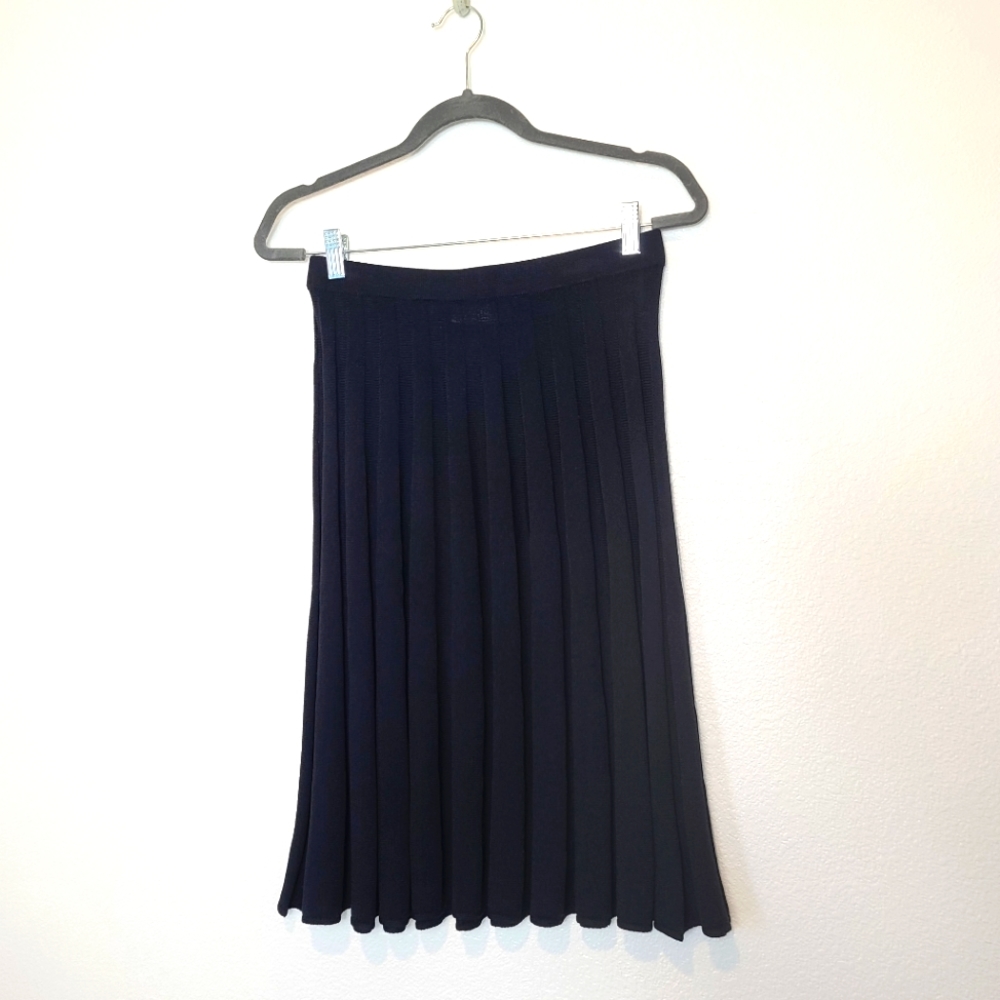 St. John Basic Santana Knit Pleated Essential Skirt in Black